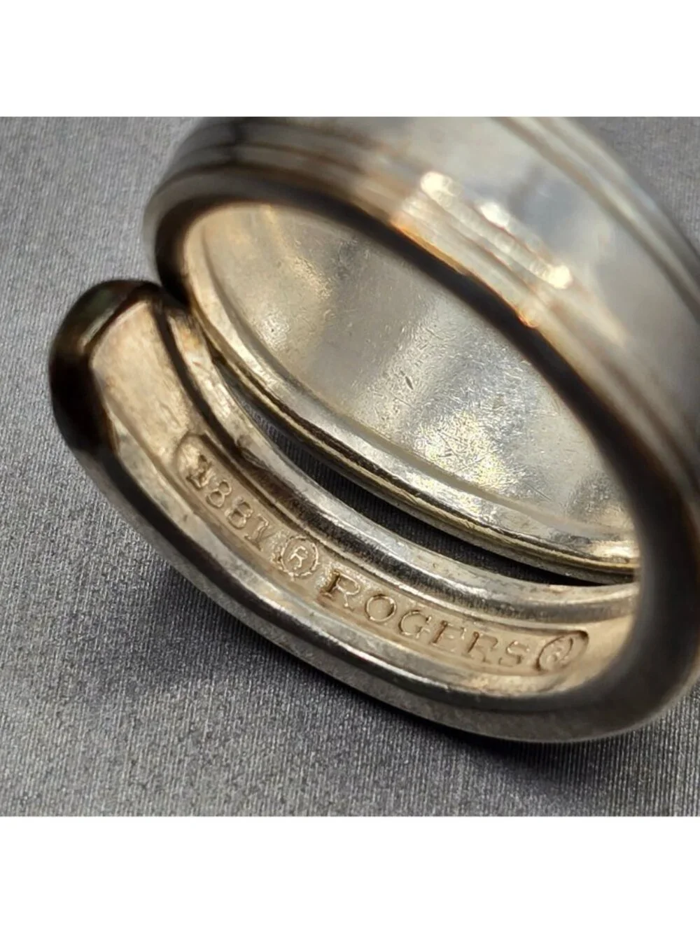 Vintage 1881 Rogers Silver Spoon Ring Wheat Bypass Band Size 8 Upcycled Jewelry - Picture 6 of 10